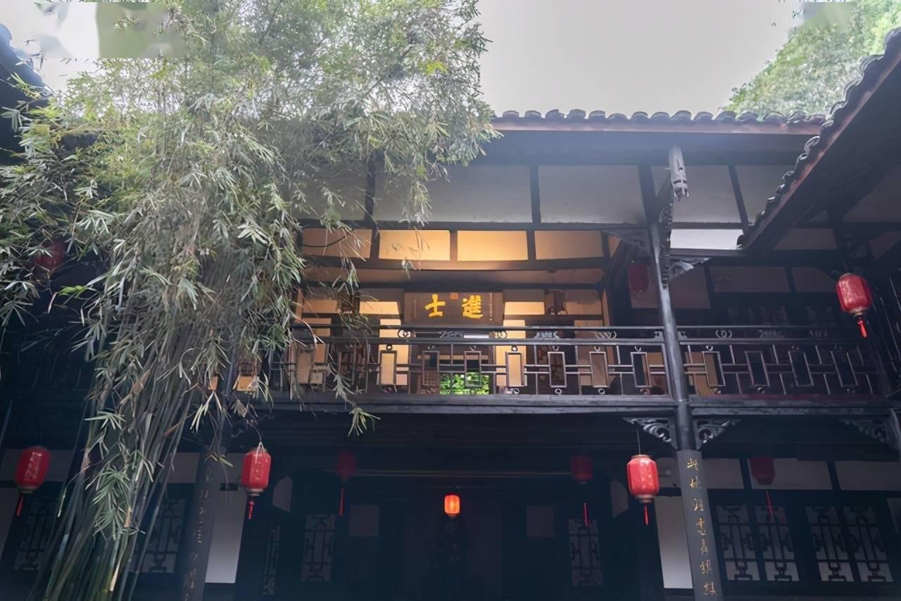 逃出诡异堡垒
