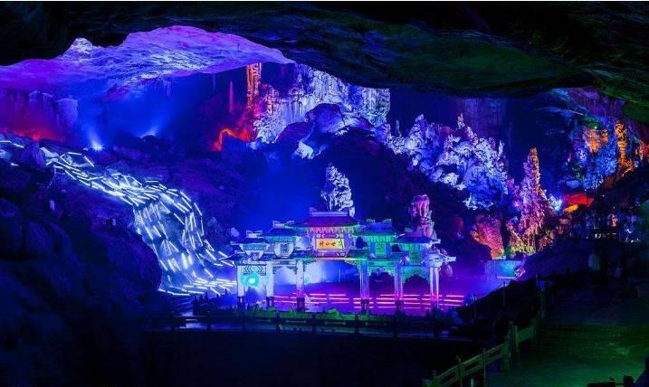 雪夜巡线保畅通